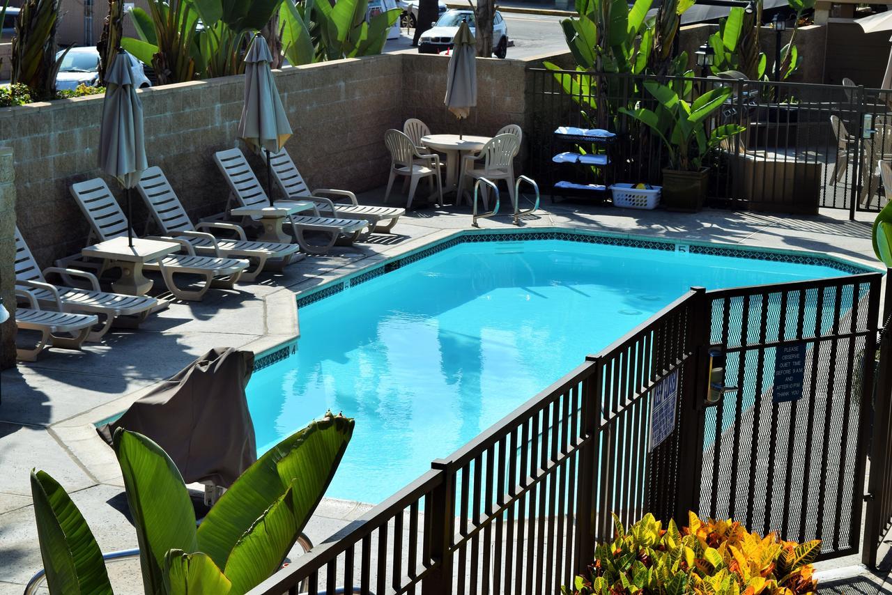 Multi Resorts At Aquamarine Villas Oceanside Exterior photo